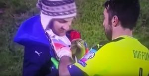 buffon autografo invasore