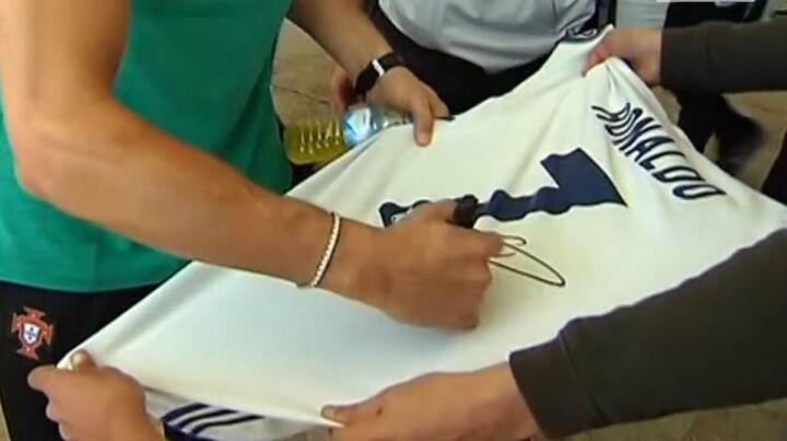 ronaldo autografo maglia juventus
