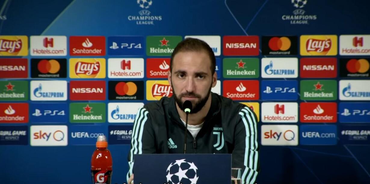 higuain juventus muro 2018