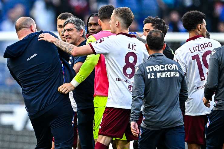 Ivan Juric con i giocatori del Torino