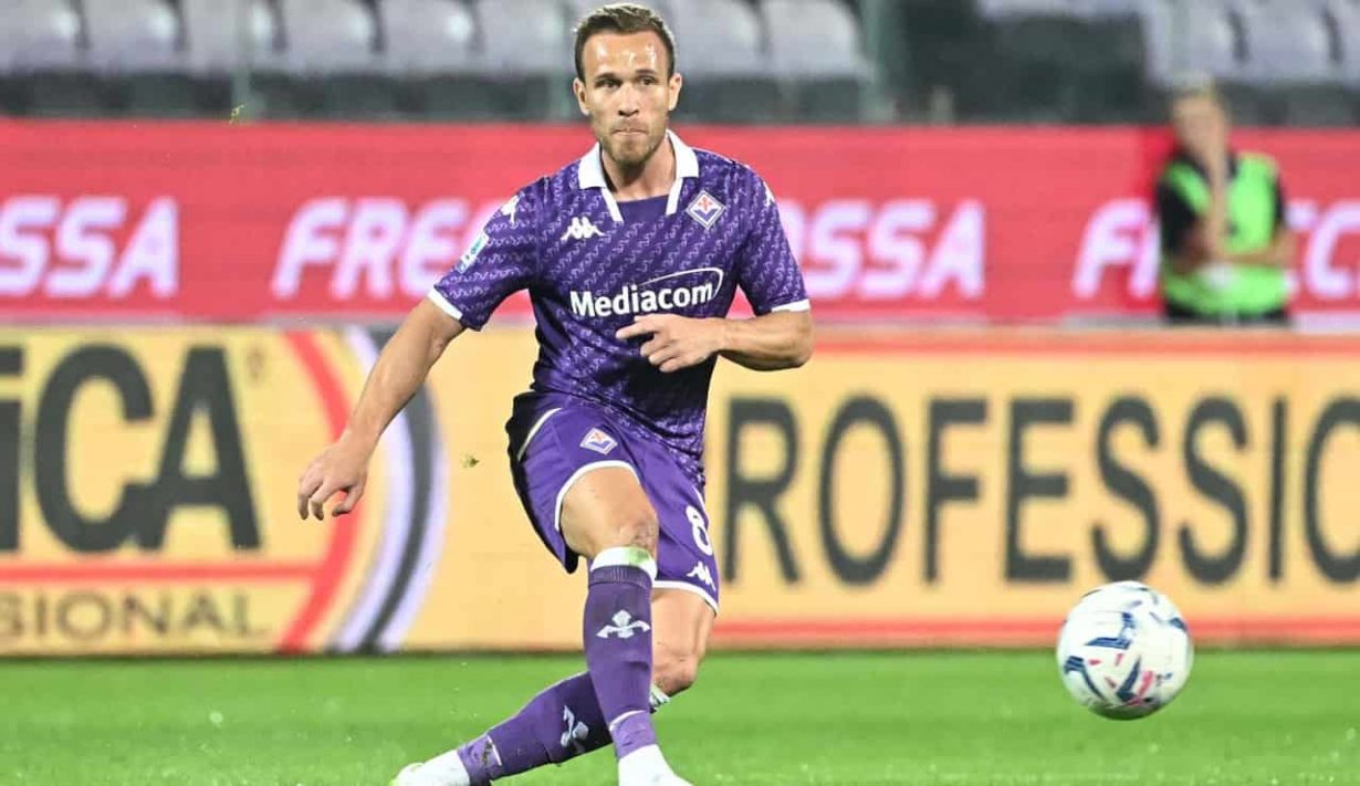 Arthur con la maglia della Fiorentina - Foto ANSA - Jmania.it