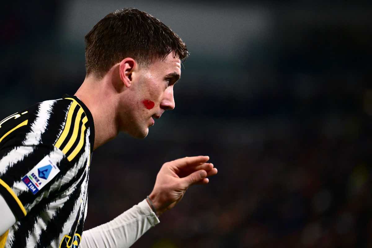 Vlahovic, punita la Roma per i cori razzisti dei tifosi