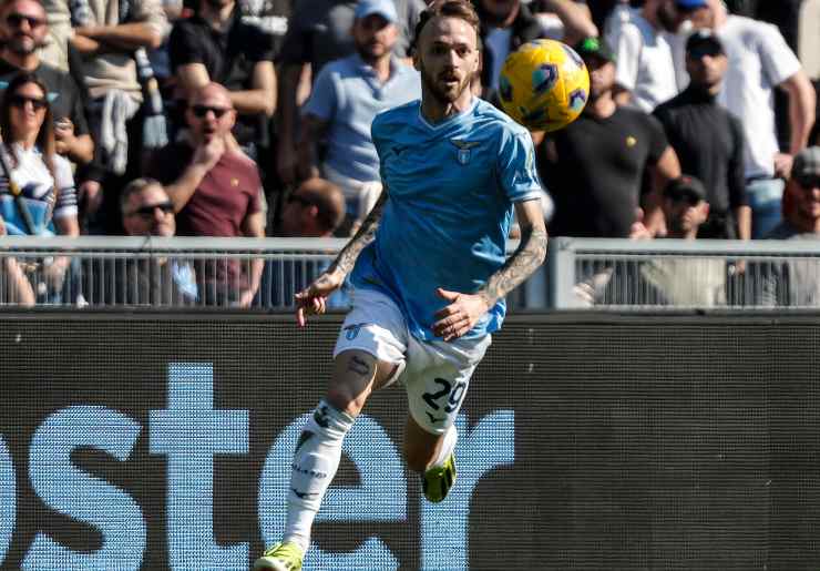 Manuel Lazzari in campo con la maglia della Lazio - foto ANSA - JMania.it