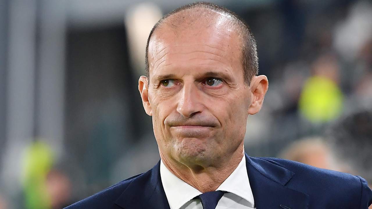 Max Allegri amareggiato durante una partita - foto ANSA - JMania.it