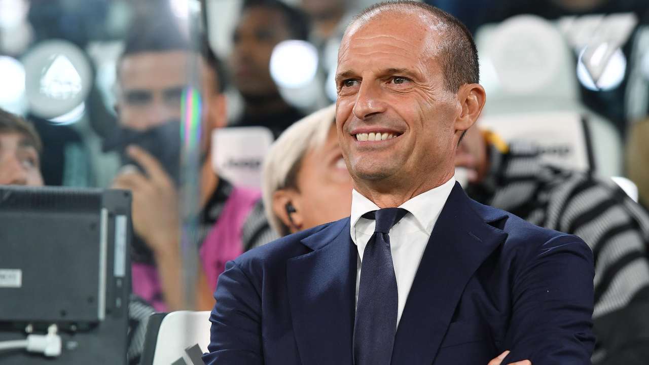 Max Allegri se la ride comodamente in panchina - foto ANSA - JMania.it