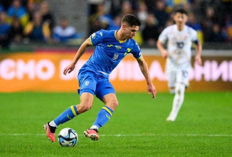 Sudakov in campo con la maglia dell'Ucraina - Foto ANSA - Jmania.it