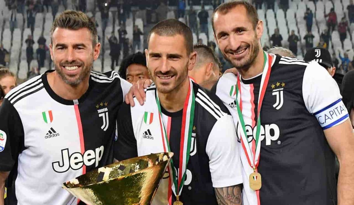 Andrea Barzagli, Leonardo Bonucci e Giorgio Chiellini con la maglia della Juventus - Foto Lapresse - Jmania.it