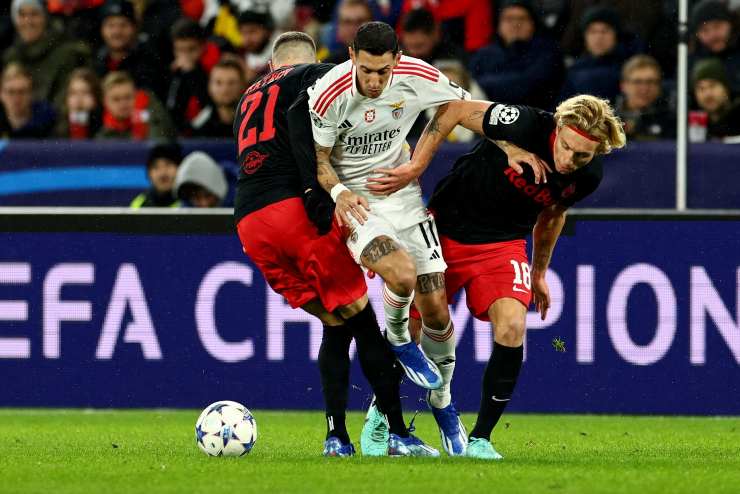 Bidstrup prova ad ostacolare Angel Di Maria in Champions League - foto ANSA - JMania.it