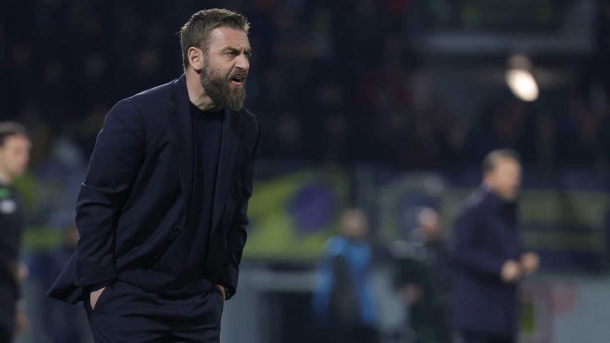 Daniele De Rossi incita i suoi calciatori in campo - foto LaPresse - JMania.it