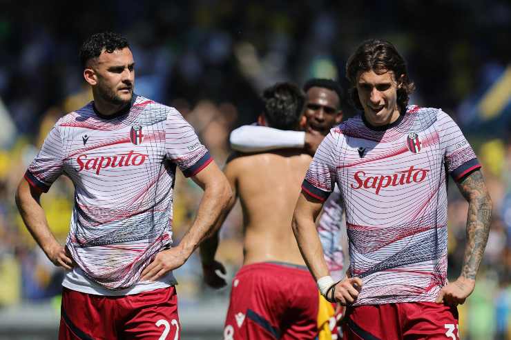 Riccardo Calafiori in campo con i suoi compagni del Bologna - foto ANSA - JMania.it