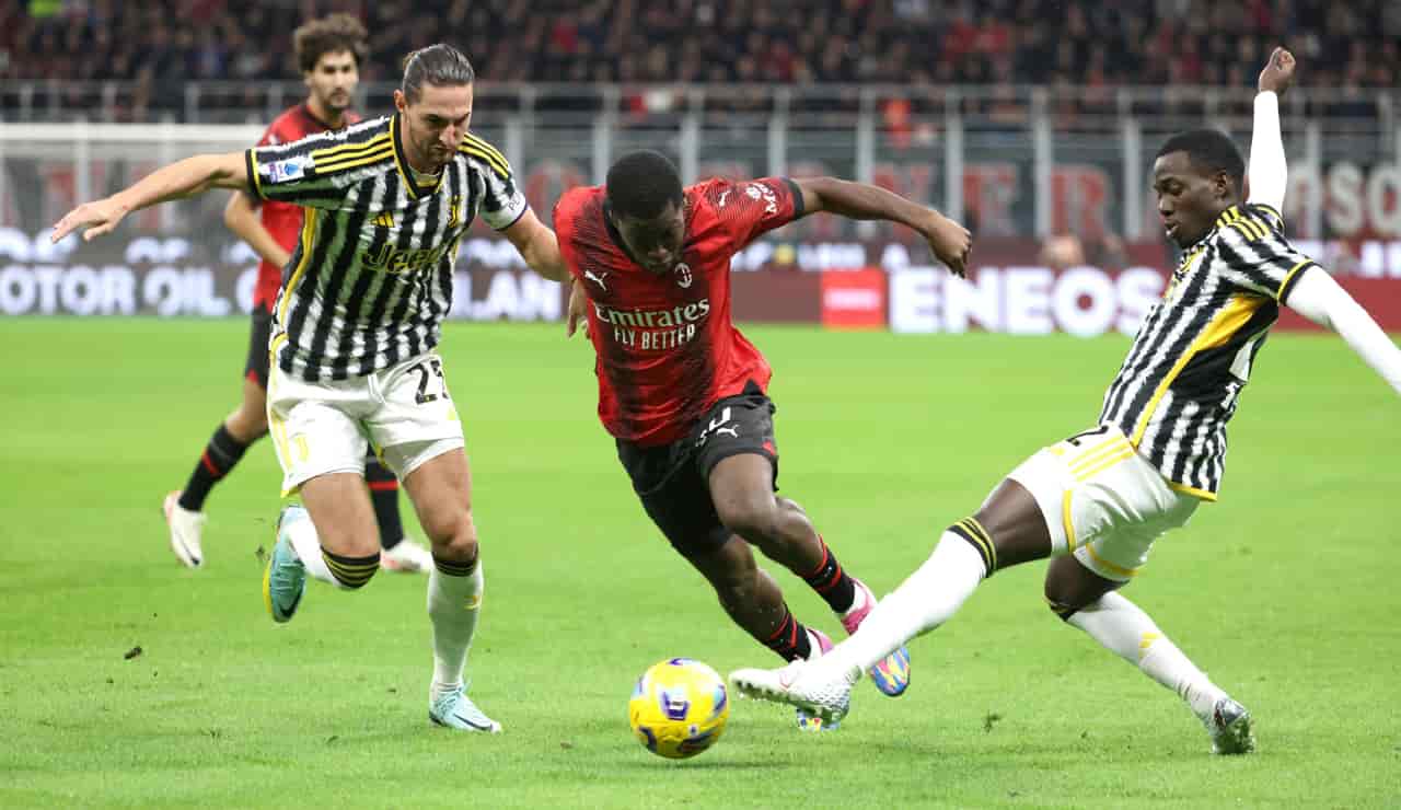 Un contrasto nell'ultimo match disputato tra Milan e Juventus - Foto ANSA - Jmania.it