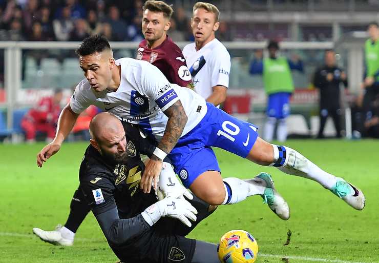 Vanja Milinkovic-Savic ostacola Lautaro Martinez in campo - foto ANSA - JMania.it