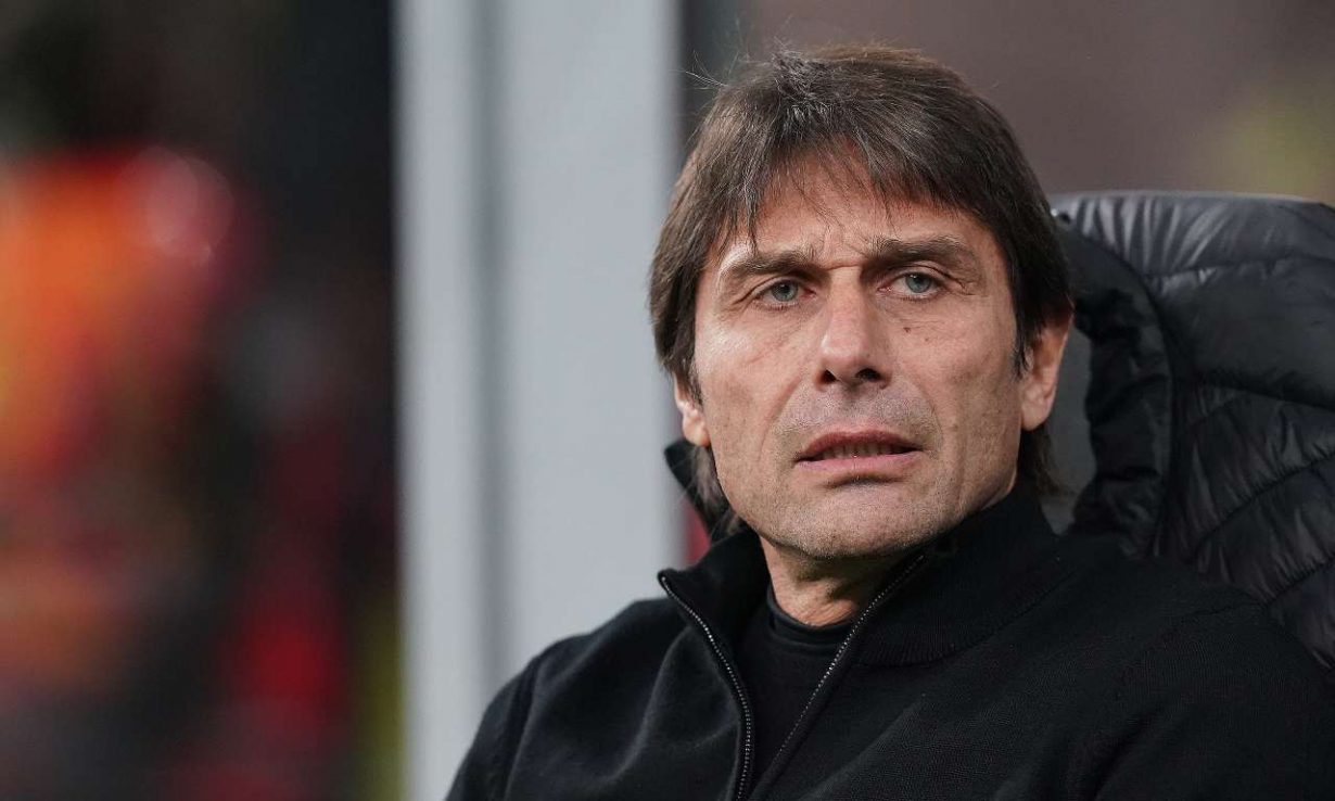 Antonio Conte con lo sguardo attento - foto LaPresse - JMania.it