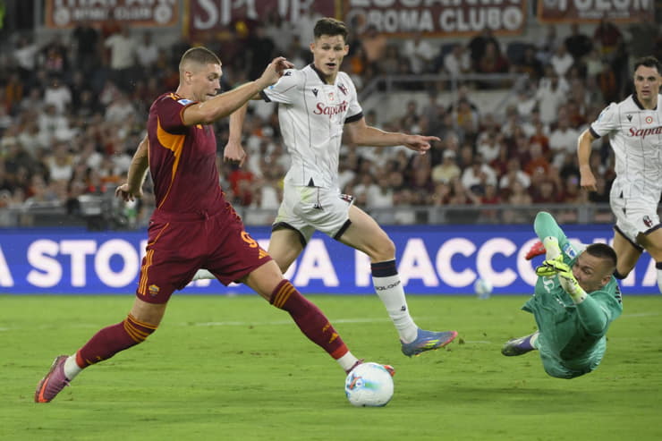 Artem Dovbyk in campo con la maglia della Roma - Foto Lapresse - Jmania.it