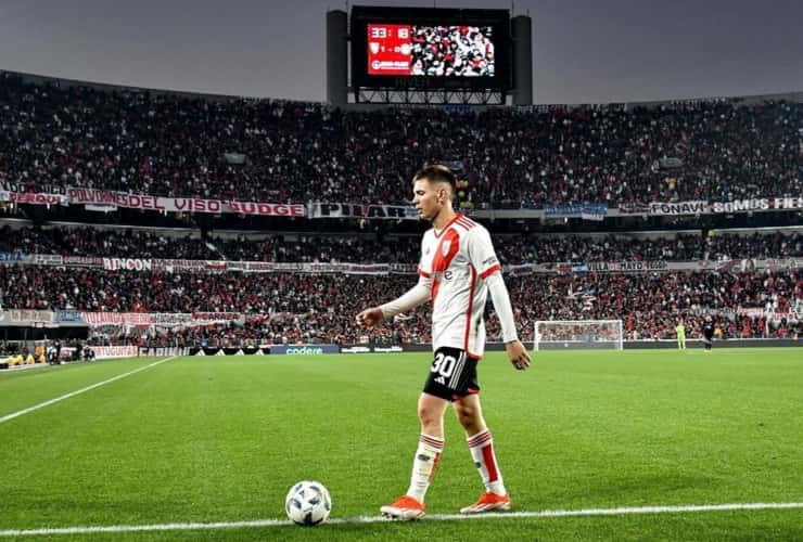 Franco Mastantuono in campo con la maglia del River Plate - Foto dal profilo Instagram del giocatore - Jmania.it