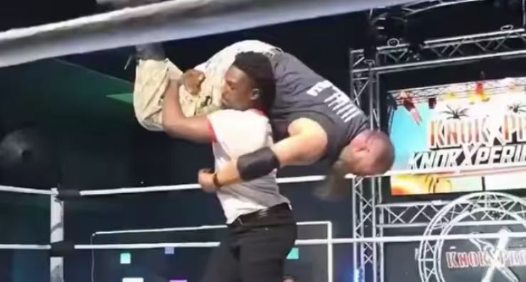 L'aggressione ripresa in diretta