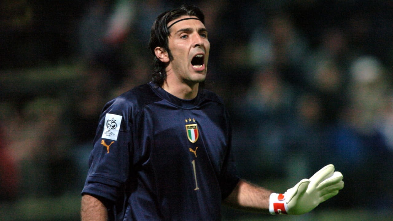 Gianluigi Buffon in campo - Foto LaPresse - Jmania.it