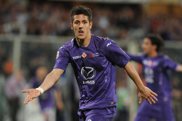 Jovetic in campo con la maglia della Fiorentina - Foto Lapresse - Jmania.it