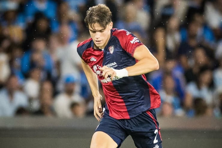 Marco Palestra in campo con la maglia del Cagliari - Foto dal suo profilo Instagram - Jmania.it