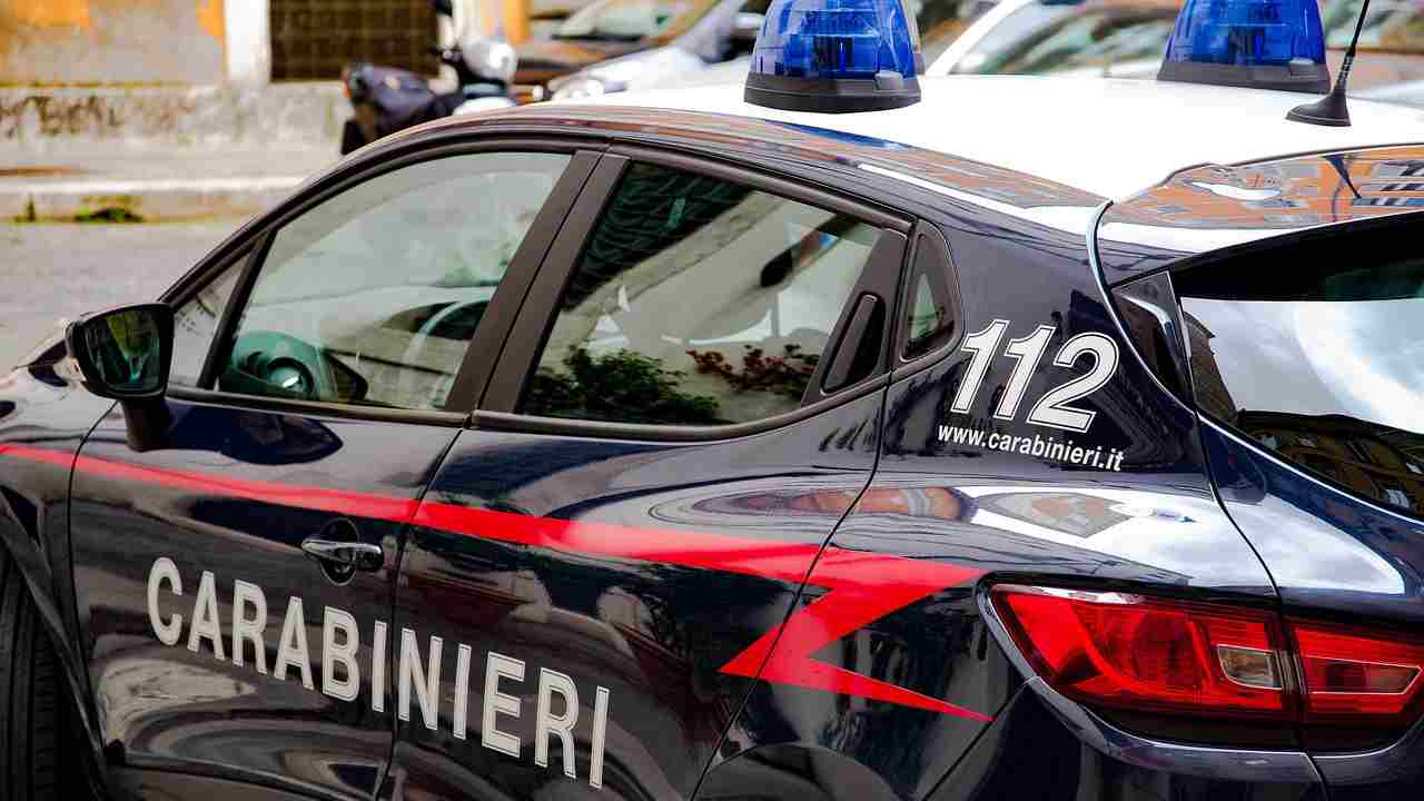 Auto carabinieri 