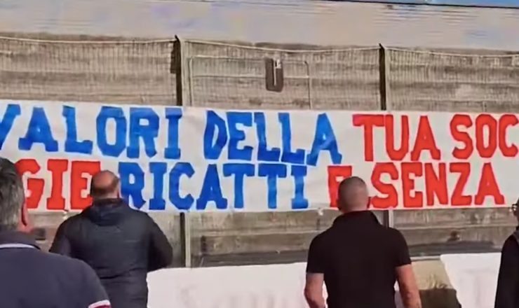 Lo striscione esposto dai tifosi della Civitanovese