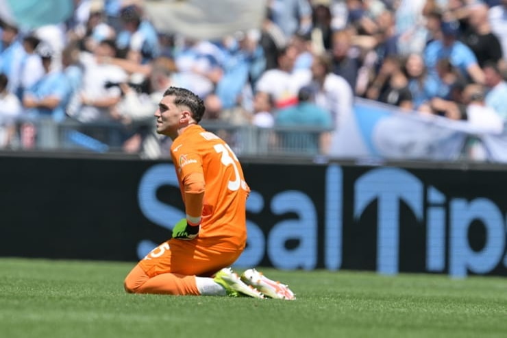 Mandas in campo con la maglia della Lazio - Foto LaPresse - Jmania.it