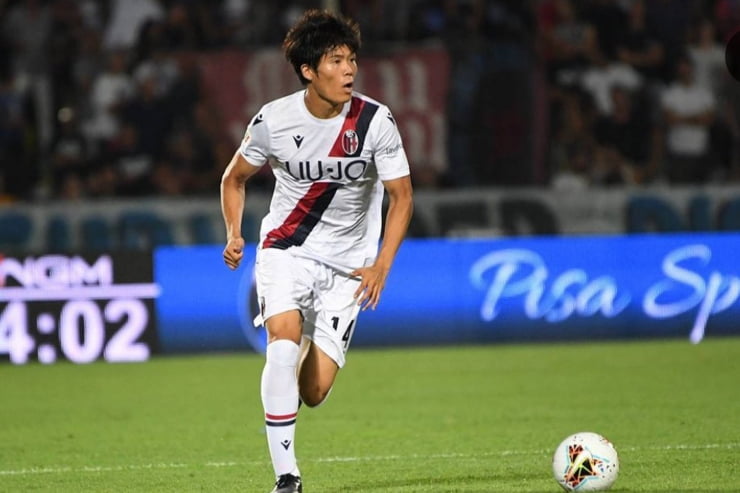 Tomiyasu in campo con la maglia del Bologna - Foto dal suo profilo Instagram - Jmania.it