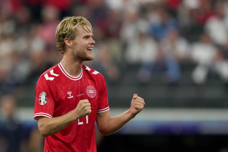 Hjulmand in campo con la maglia della Danimarca - Foto LaPresse - Jmania.it